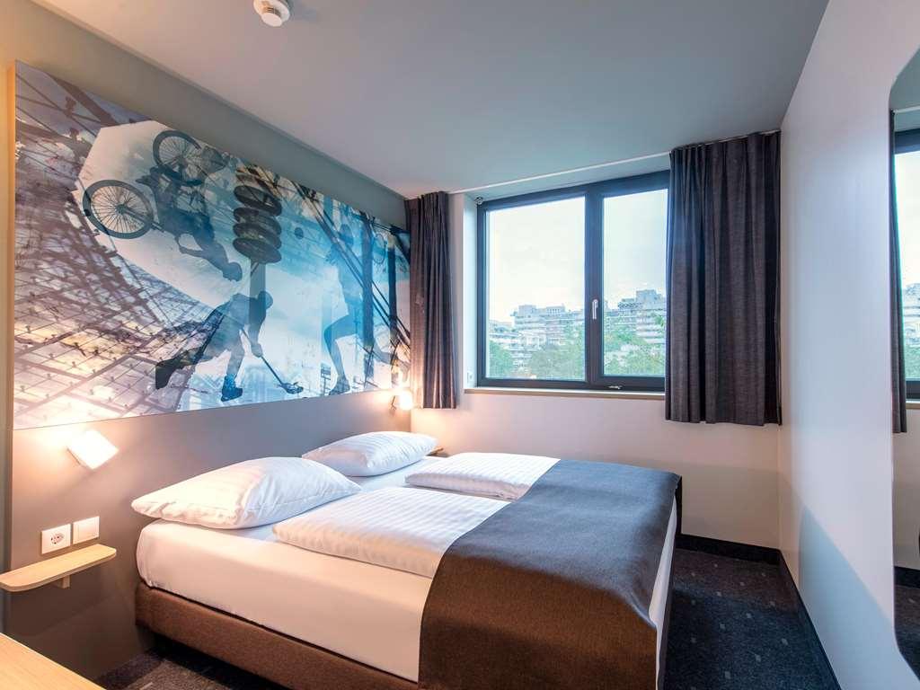 B&B Hotel Muenchen-Olympiapark Munique Quarto foto