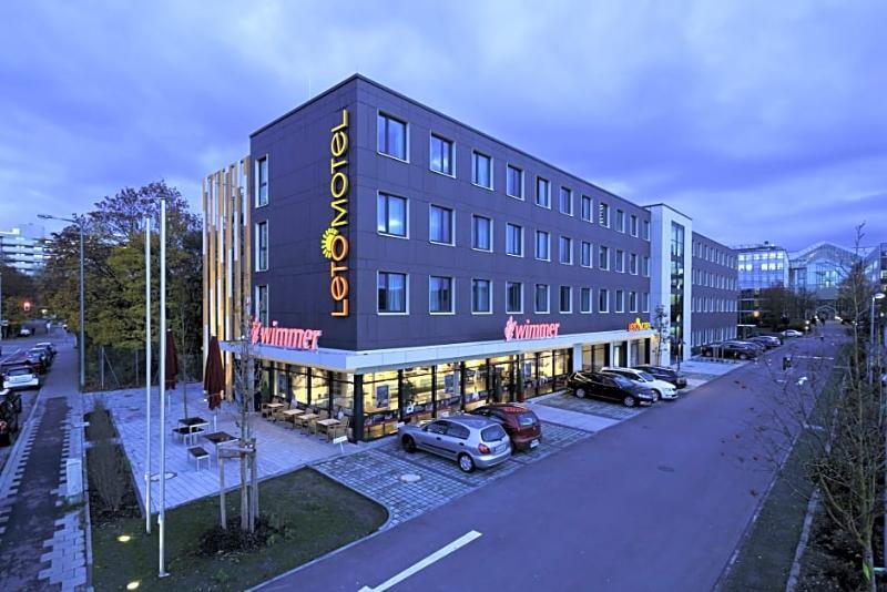 B&B Hotel Muenchen-Olympiapark Munique Exterior foto